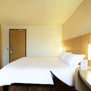 Ibis Tour Eiffel Cambronne 15eme פריז